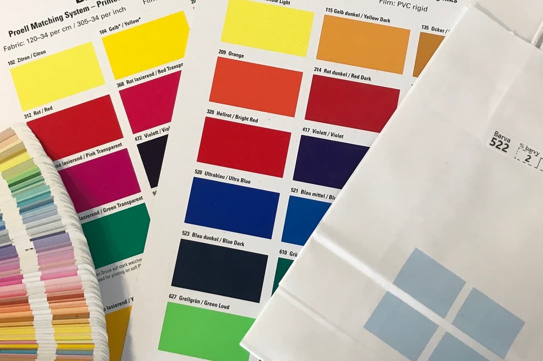 pantone_c_a_pantone_u
